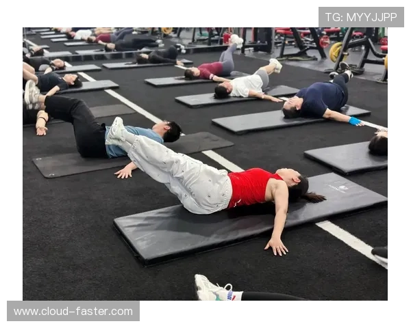 科学健身指南：提升体能、塑造身形的全面训练方法与饮食建议